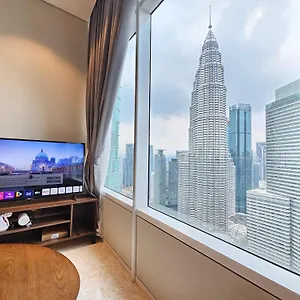 Sky Suites Klcc By Staylar شقة